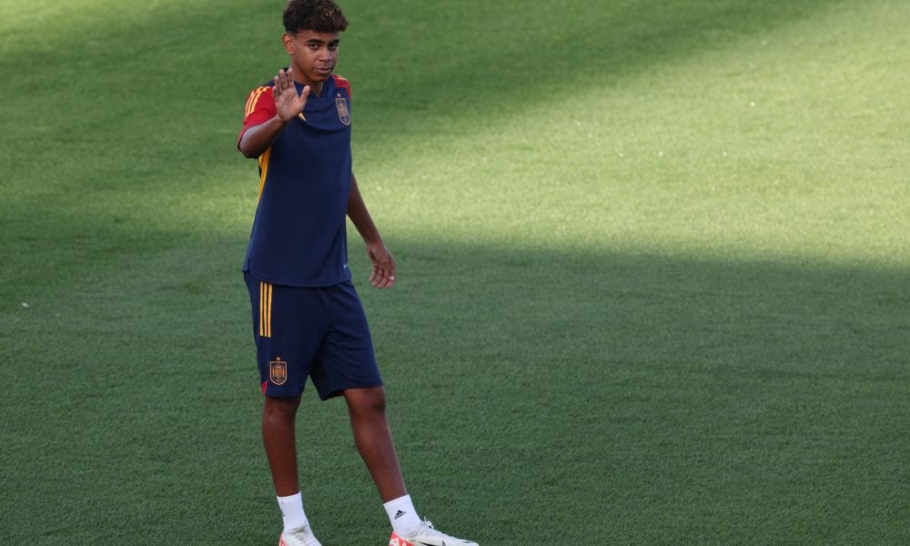 مراکش کا بارسلونا پر اسپین کے لیے کھیلنے کے فیصلے پر نظر ثانی کا دباؤ