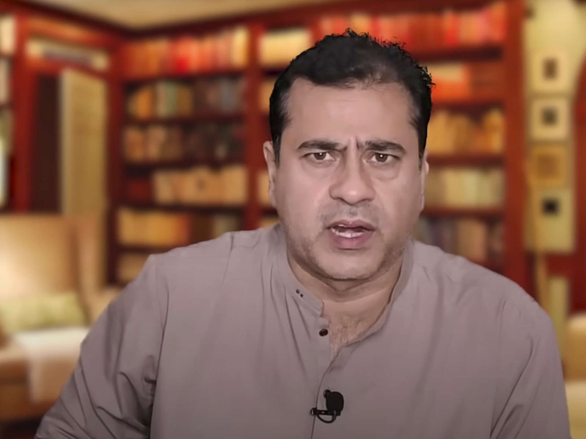 لاپتہ پاکستانی صحافی عمران ریاض خان چار ماہ بعد وطن واپس پہنچ گئے