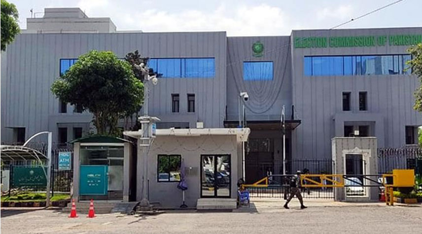 الیکشن کمیشن نے امیدواروں کے غیر قانونی اشتہاری ہورڈنگز ہٹانے کا آغاز کر دیا